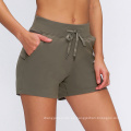 Los pantalones cortos de alta calidad ensanchan la cintura de la cintura para mujeres, entrenando pantalones cortos con bolsillos